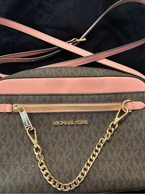 MICHAEL KORS Brown Monogram Crossbody with Pink Trim and Gold Chain